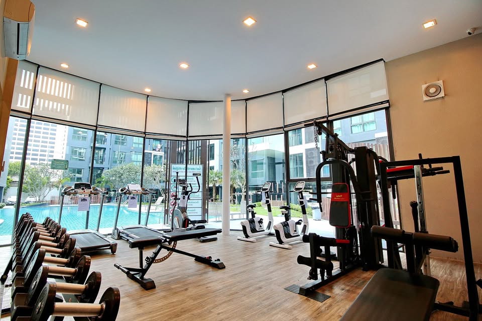 ขายคอนโด Living Nest รามคำแหง  วิวสระ ติดสวนลอยฟ้า ใกล้เดอะมอลล์บางกะปิเพียง 120 ม.