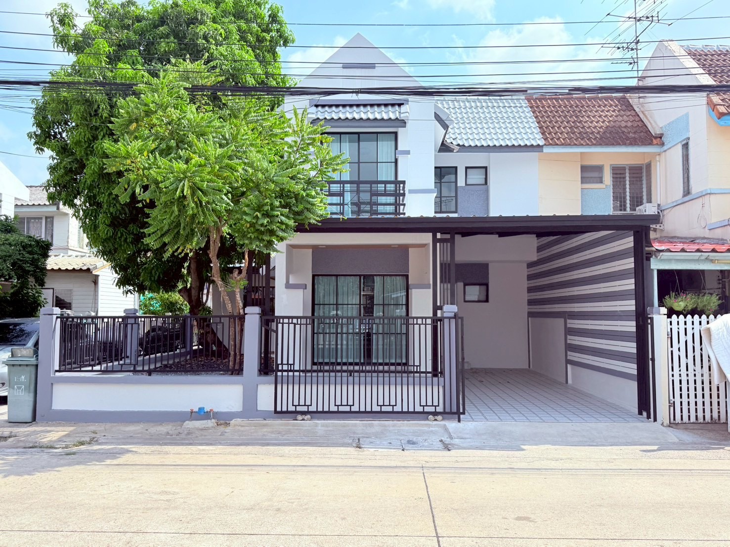  ขายด่วน! ทาวน์เฮาส์ 2 ชั้น หลังมุม เนื้อที่ใหญ่พิเศษ 30.4 ตร.ว.   หมู่บ้านพูนสินธานี 3 (ซอยเคหะร่มเกล้า 64 | ลาดกระบัง)  รีโ