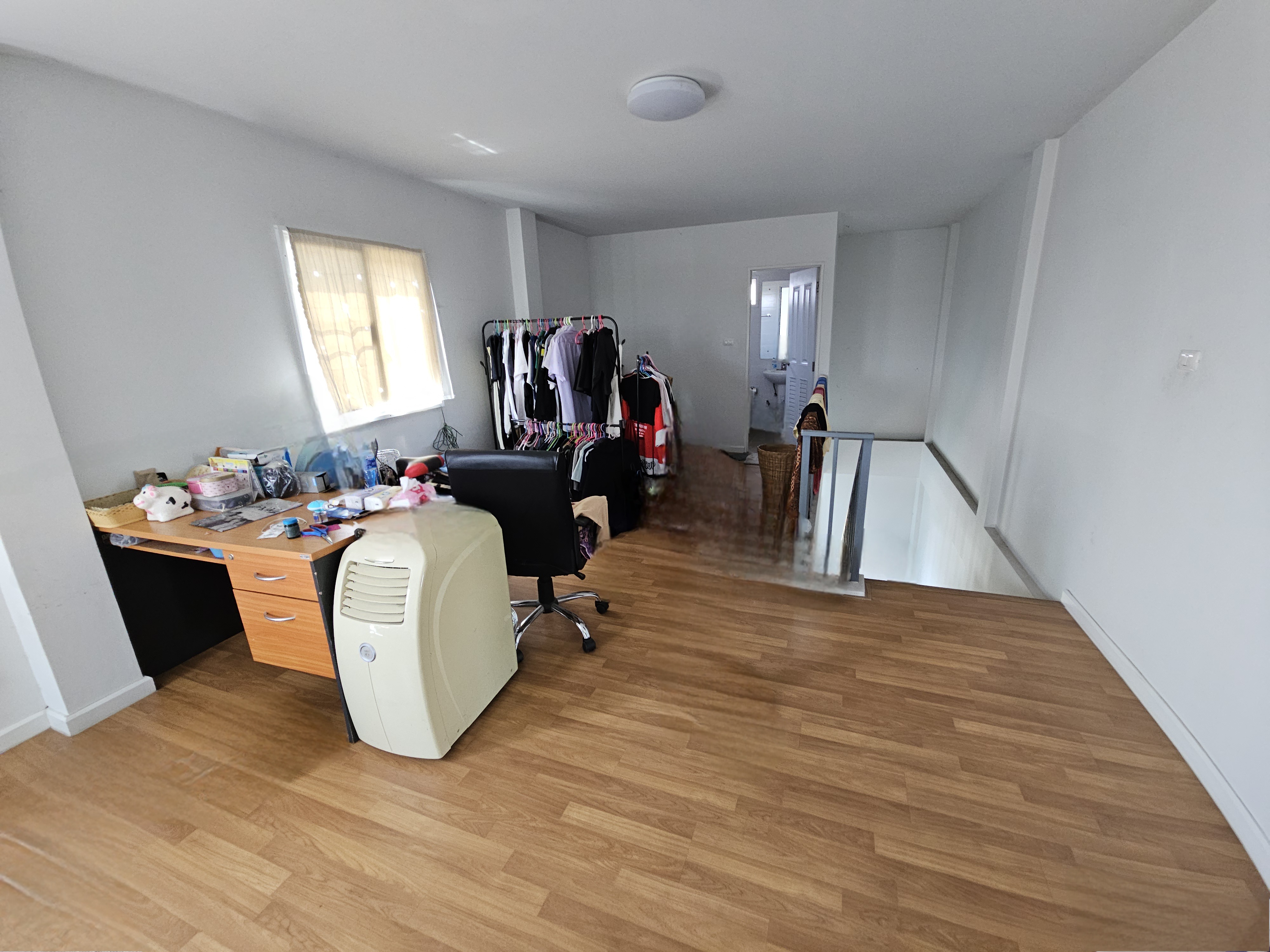 RealEstate905-16 