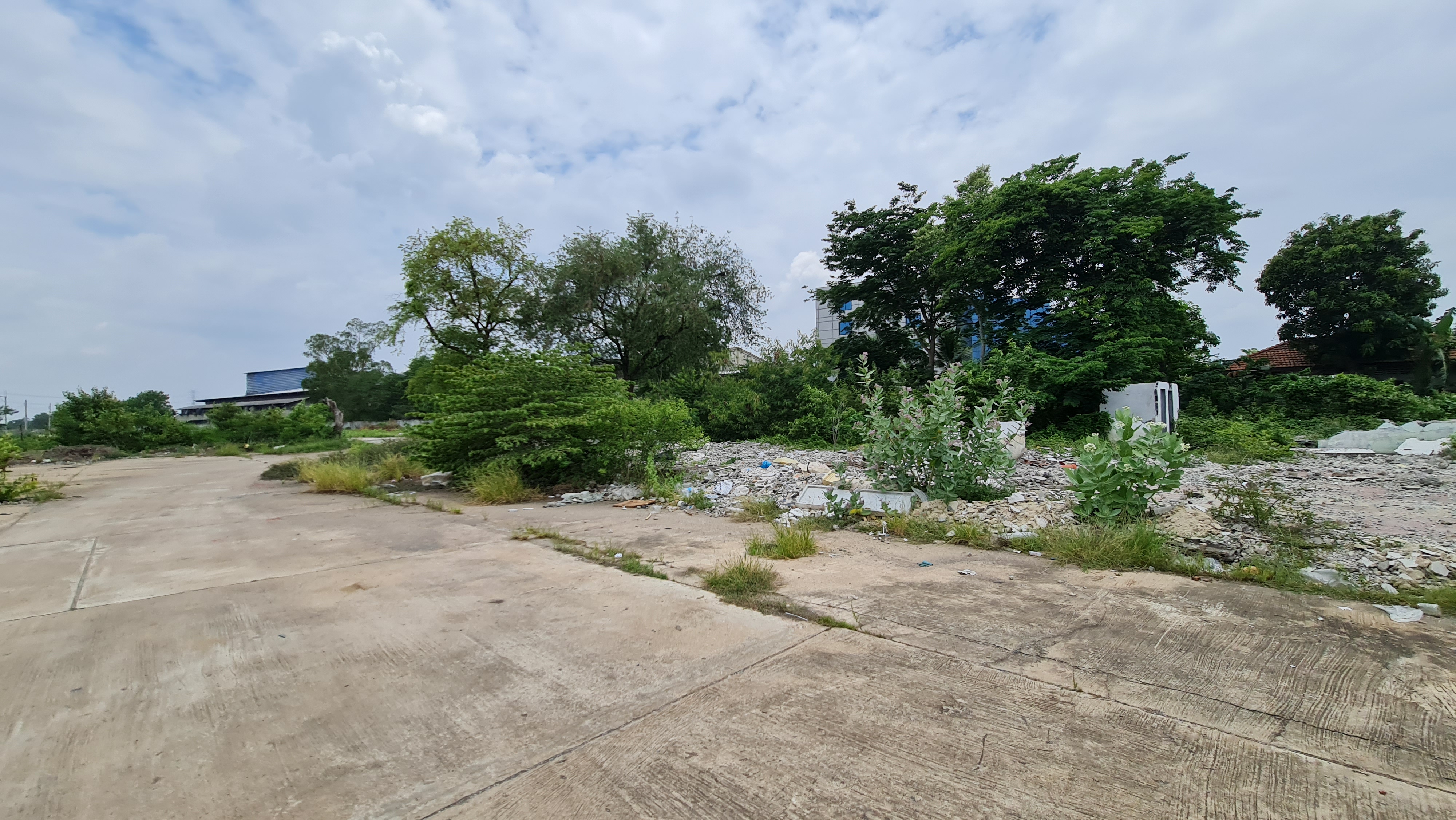 ให้เช่าที่ดินทำเลทอง 5 ไร่เศษ ติดถนนบางบัวทอง-สุพรรณบุรี (ทล.340) ฝั่งขาออก