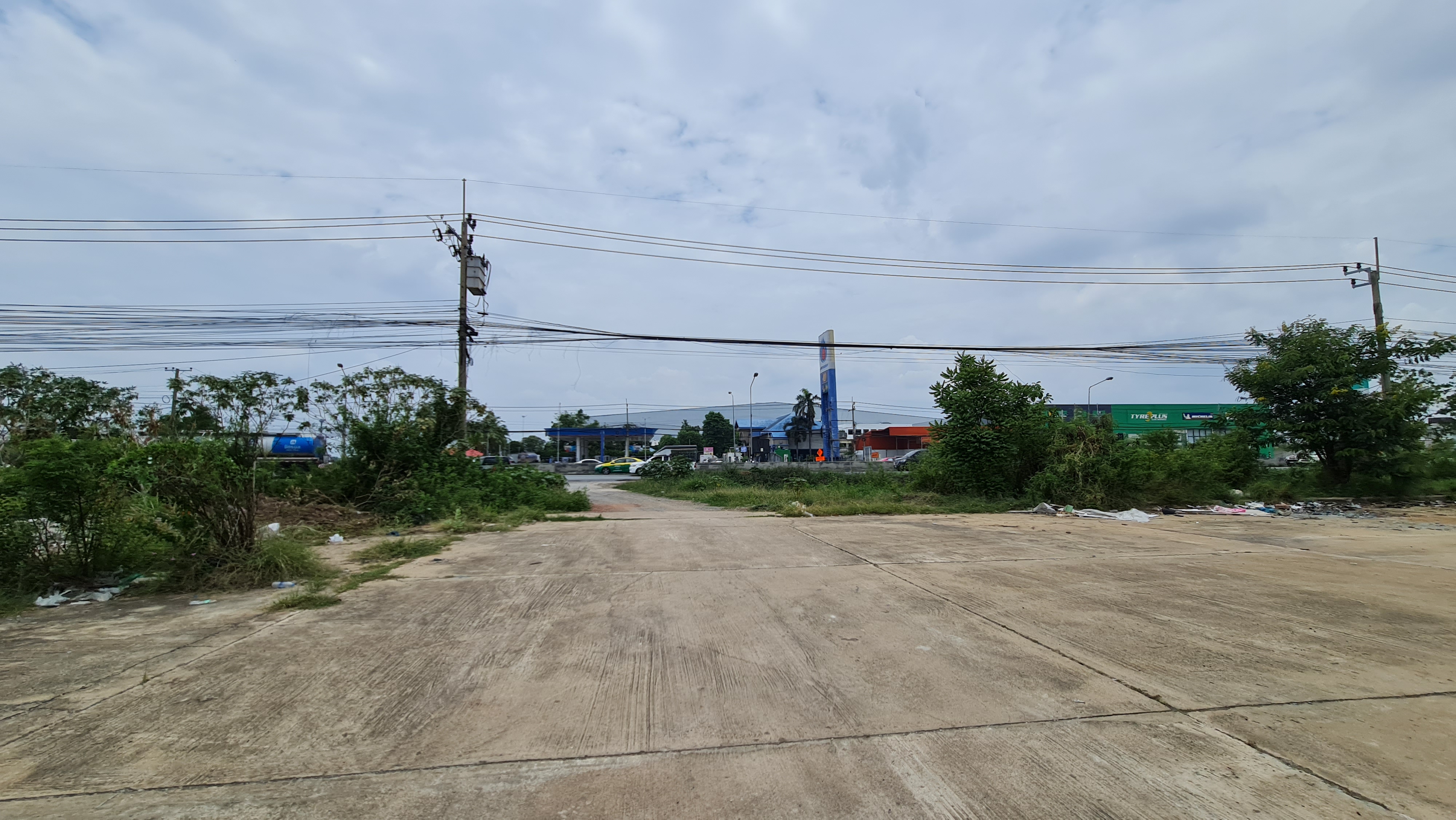 ให้เช่าที่ดินทำเลทอง 5 ไร่เศษ ติดถนนบางบัวทอง-สุพรรณบุรี (ทล.340) ฝั่งขาออก