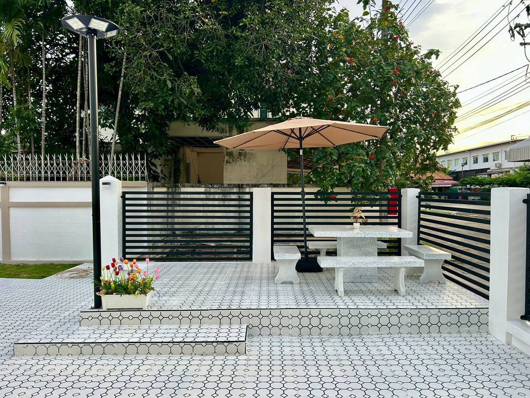 บ้านเดี่ยวหลังใหญ่ไม่เข้าซอย หลังบ้านไม่ติดใคร ติดสวนสาธารณะโครงการ หน้าบ้านหัน 