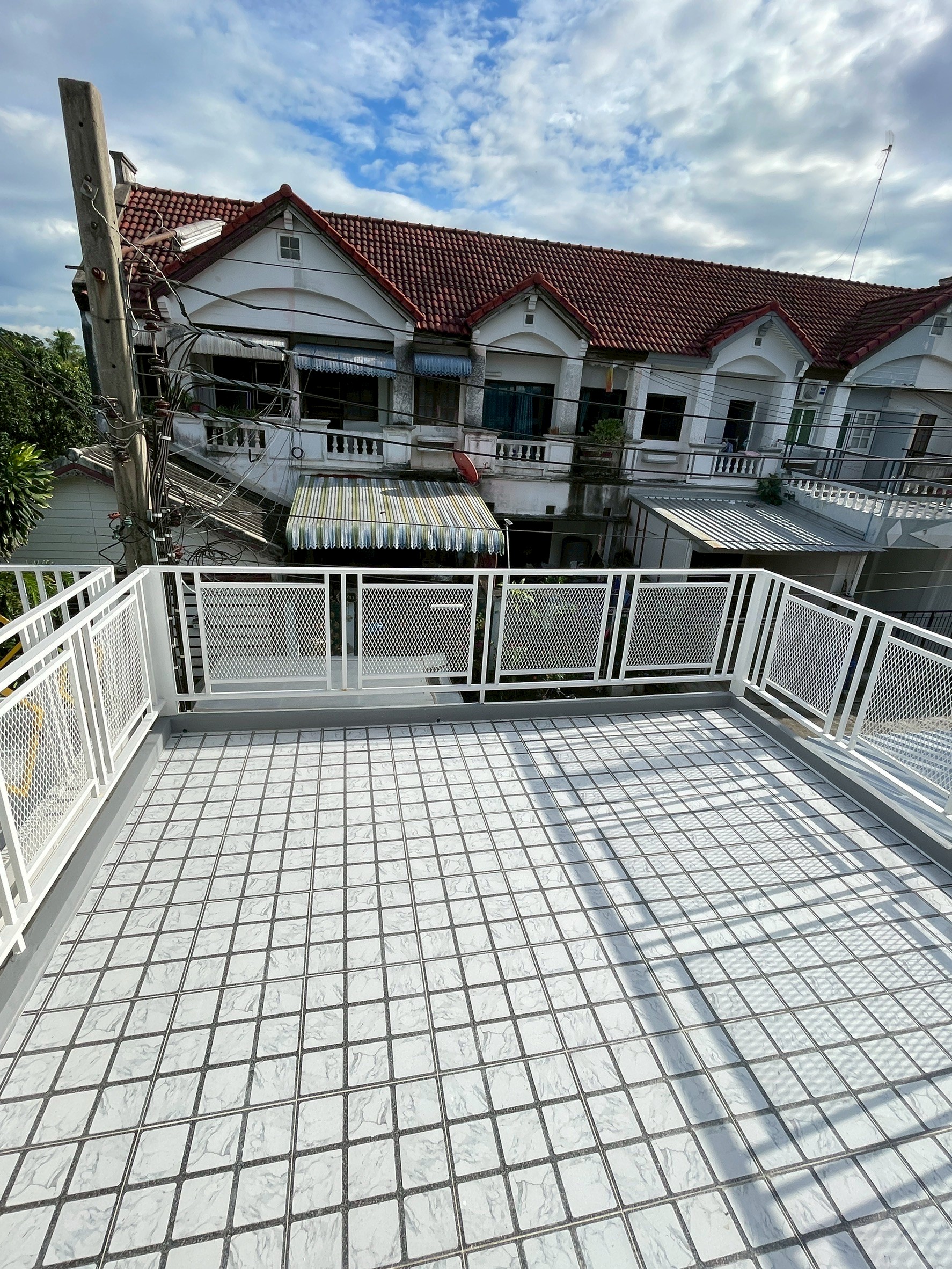 ขายด่วน! ทาวน์เฮาส์ 2 ชั้น หมู่บ้านบุศรินทร์ ซอยบ้านกล้วย-ไทรน้อย โครงการคุณภาพจากแลนด์แอนด์เฮ้าส์ (L&H) สภาพดี พร้อมเข้าอยู่