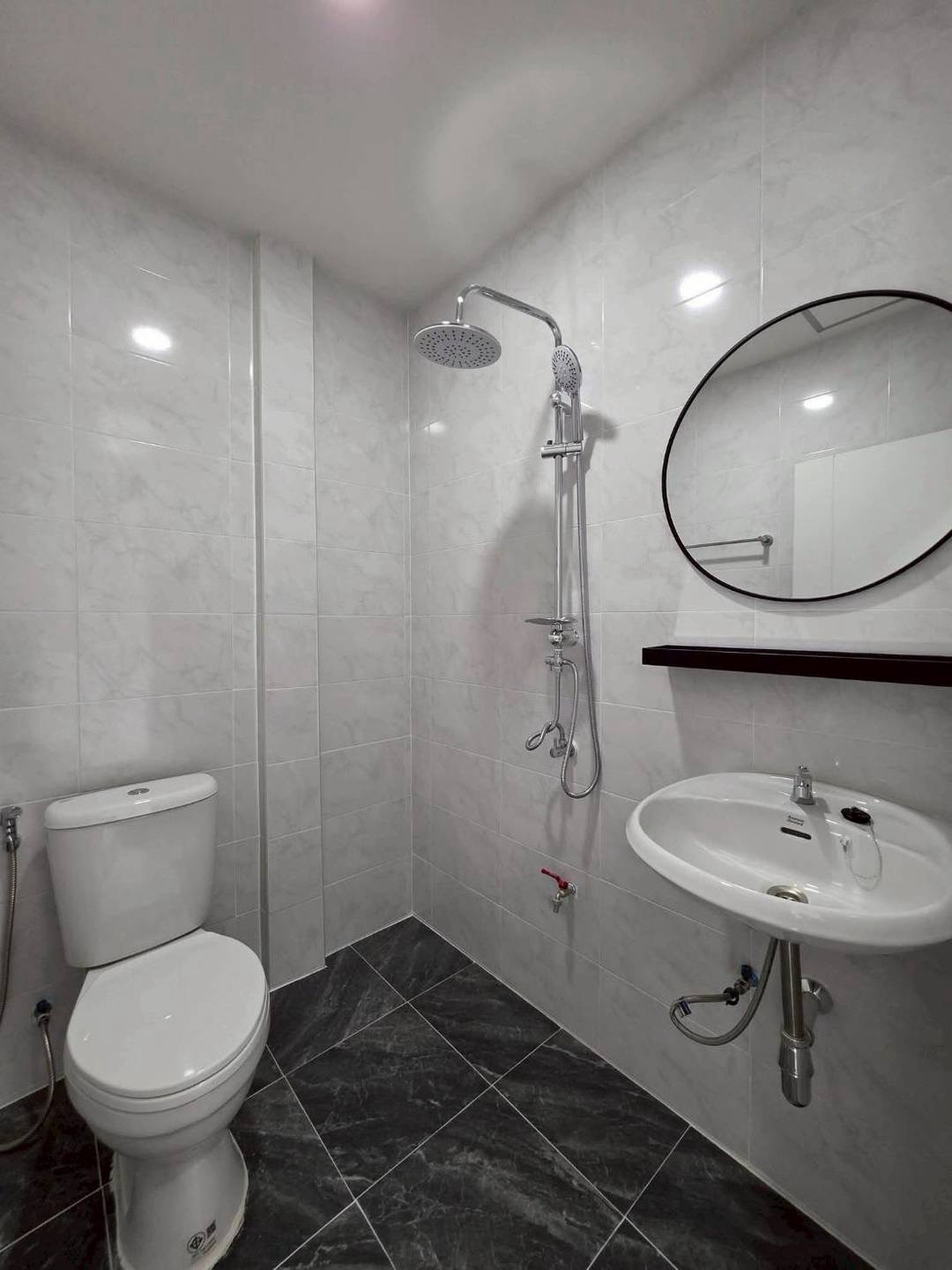 ทาวน์เฮาส์ 2 ชั้น หมู่บ้านร่มเงาไม้ วัดลาดปลาดุก รีโนเวทใหม่ มีเทอเรสรับลมชั้น 2 ลงเข็มเพิ่มความแข็งแรงให้แล้ว